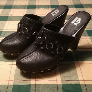 Report footwear mules NWOT